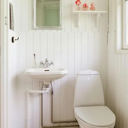 Tiny House Vibe At Near Saksild Semesterbostad